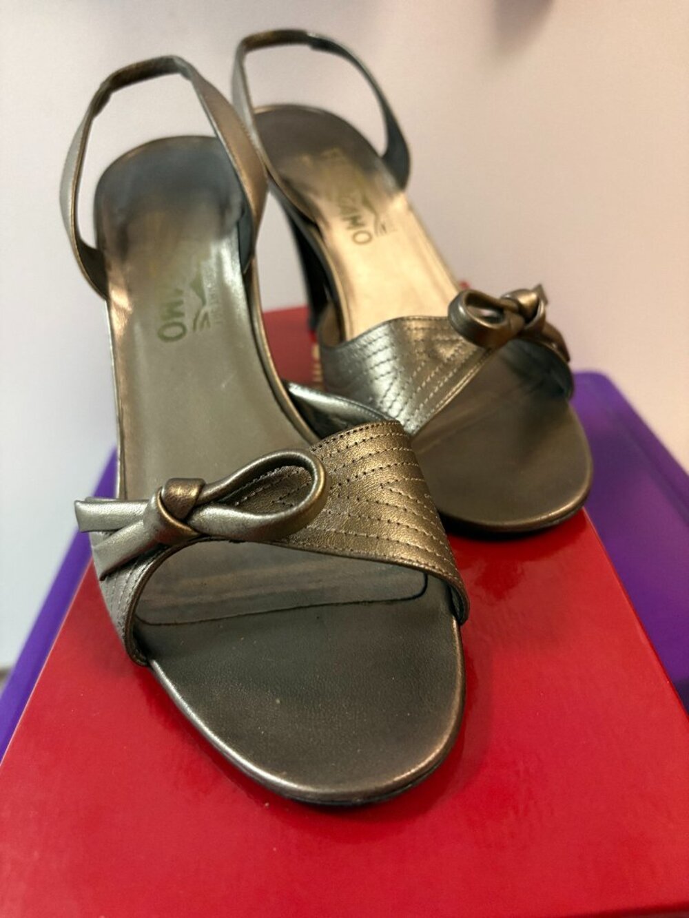 Salvatore Ferragamo Sheffield Metallic Slingback Sandals 8.5B - Picture 5 of 11